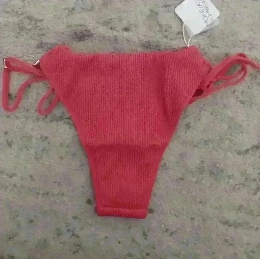 Monday Swimwear Women's Cala Conta Crinkle Sangria Orange Bottom P (0-2)